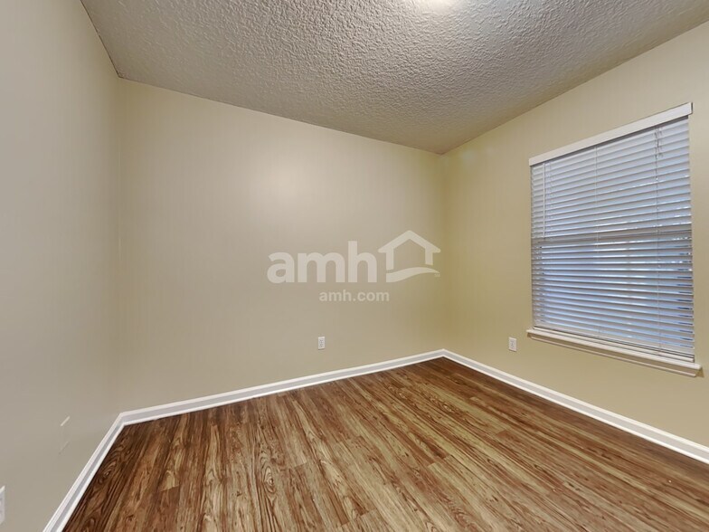 Building Photo - 2120 Pebble Creek Ln