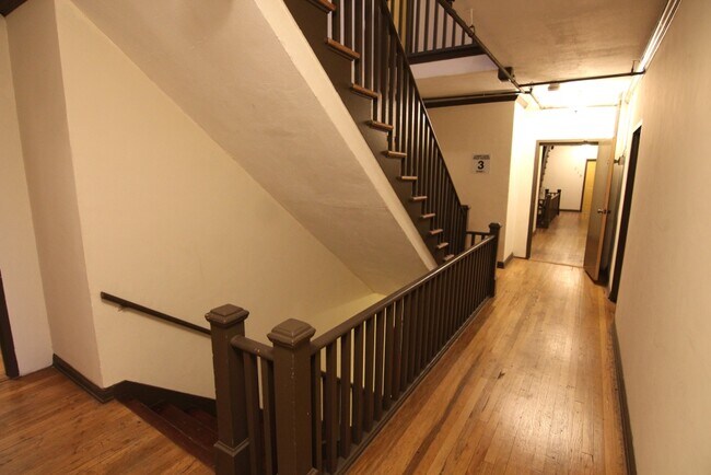 Building Photo - 846 Sanborn Ave