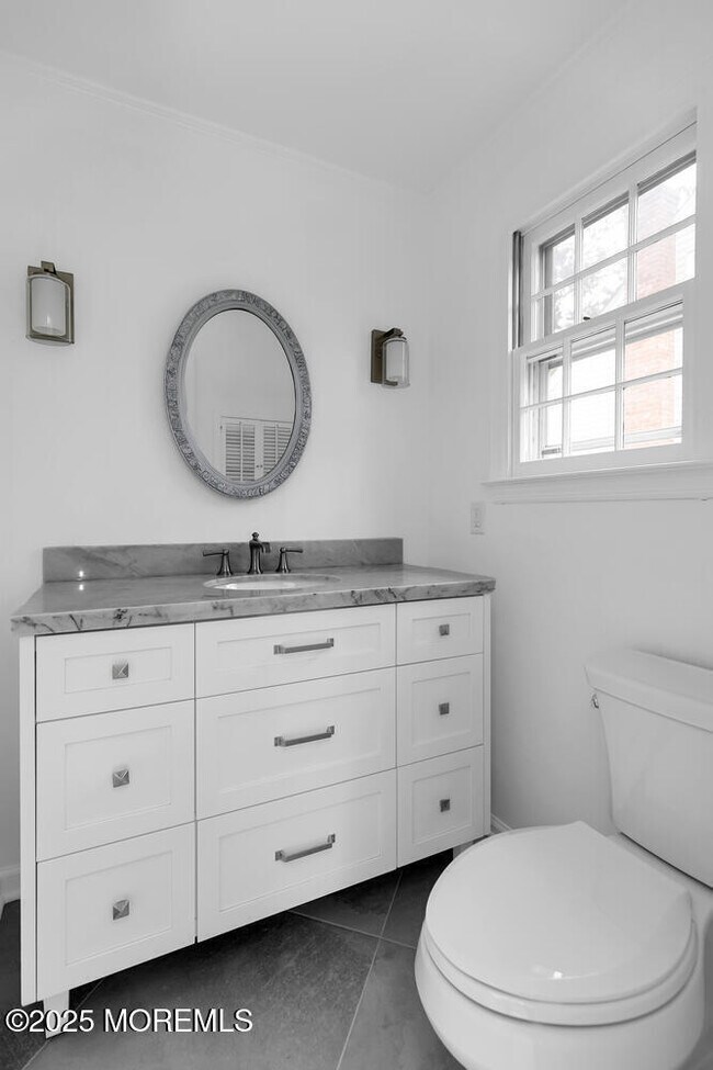 Building Photo - 18 Holly St