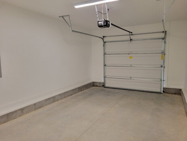 Building Photo - 3901 Harkers Way
