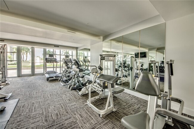 Building Photo - 3000 Oasis Grand Blvd