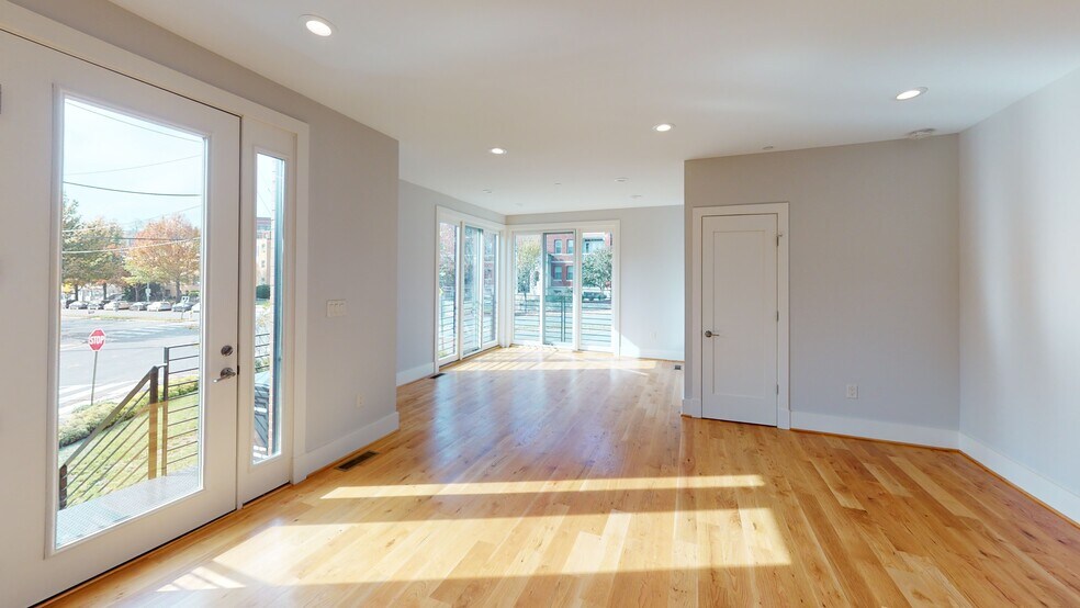 Building Photo - 3801 New Hampshire Ave NW
