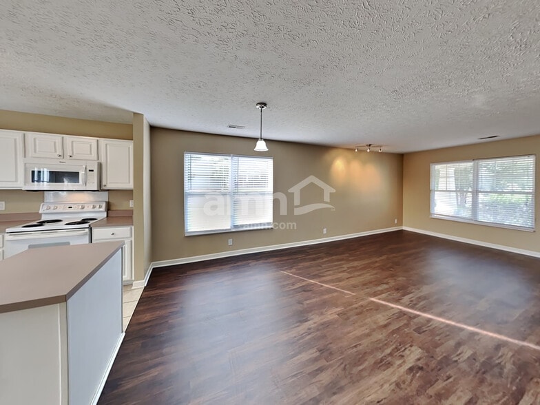 Building Photo - 1700 Stone Hollow Ct