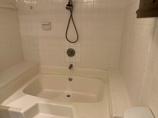 Building Photo - 4107 Vern Sikking Rd