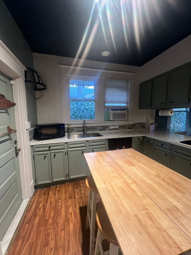 Building Photo - Historic Highland Beauty WITH Garage Apartment!