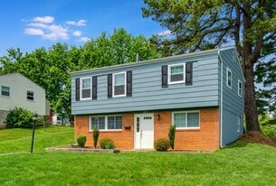 Building Photo - 14220 Fallbrook Ln