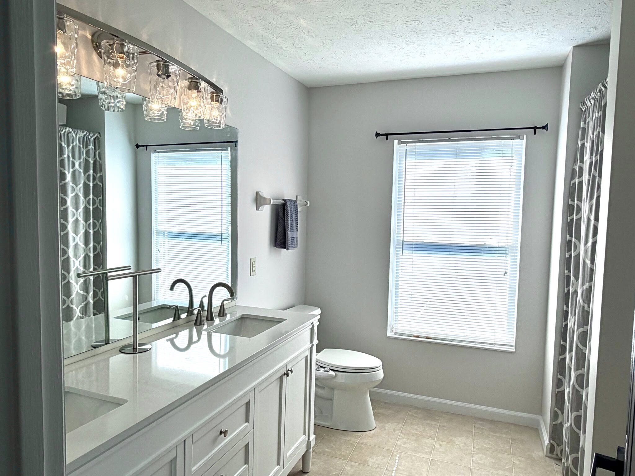 Large window makes for a light filled primary bath - 1200 Bugle Bluff Ct