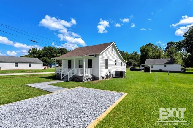 Primary Photo - Newly Renovated 2 Bedroom 1 Bath in La Cro...