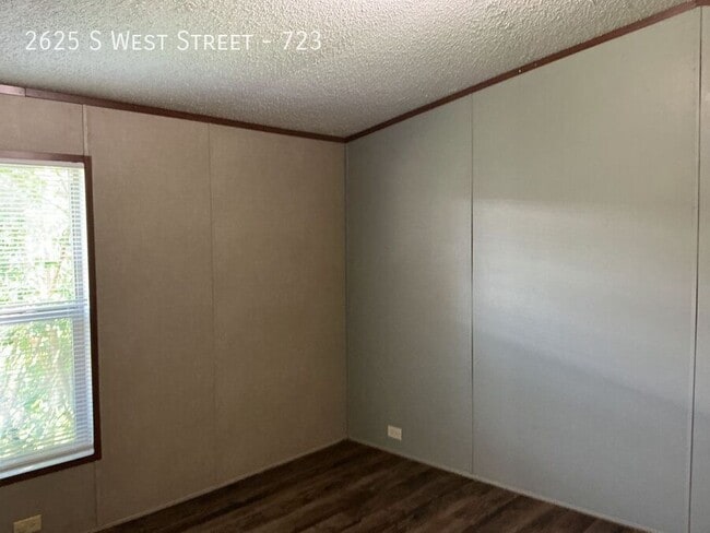 Building Photo - 2625 S West St