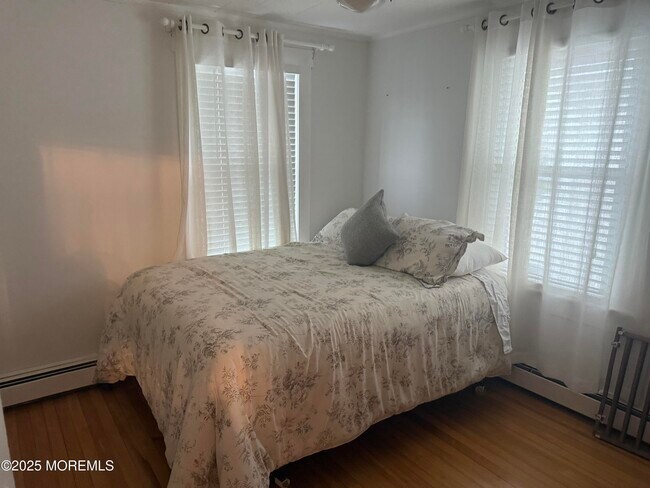 Building Photo - 128 Woodland Ave