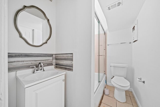 Building Photo - 904 Beverly Ave