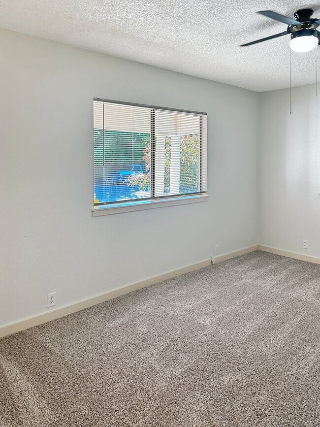 Building Photo - 4002 S Yakima Ave