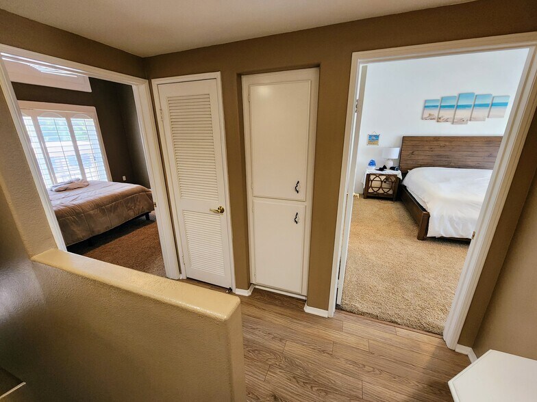 Building Photo - 5240 Premiere Hls Dr