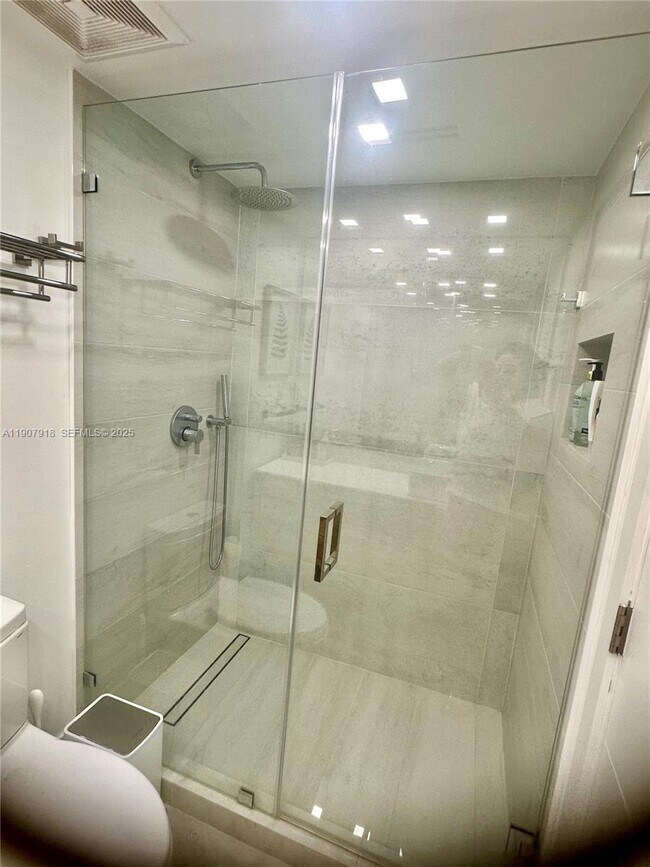 Building Photo - 100 Bayview Dr