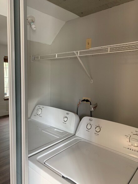 Building Photo - 6287 Fremont Dr