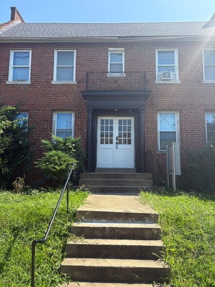Building Photo - 221 35th St NE