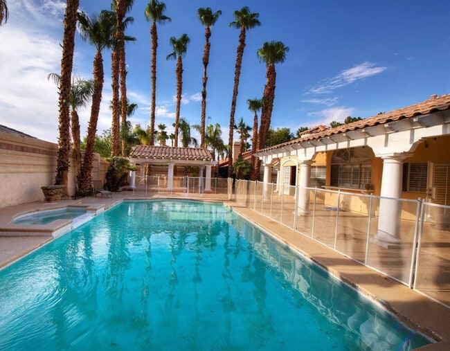 Building Photo - 3930 Placita Del Rico