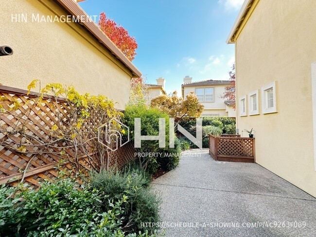 Building Photo - 3769 Florian St