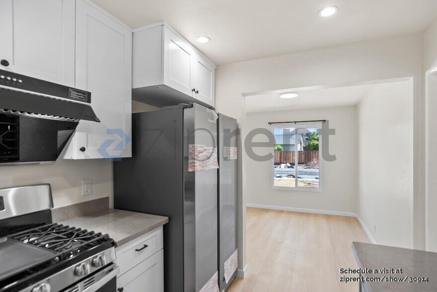 Building Photo - 2675 Phillips Ave