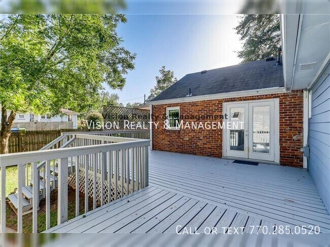 Building Photo - 726 Pasley Ave SE