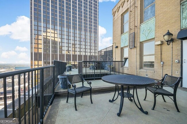 Building Photo - 32 Peachtree St SW