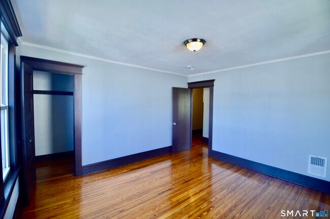 Building Photo - 48 Riverview Pl