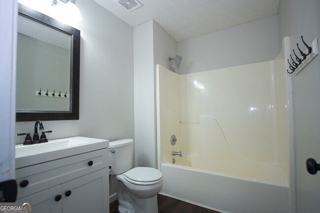 Building Photo - 413 Vista Way