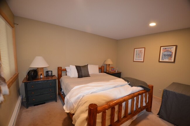 Building Photo - Dogs negotiable! Gondola and Main Street steps from your front door! Steam Shower!