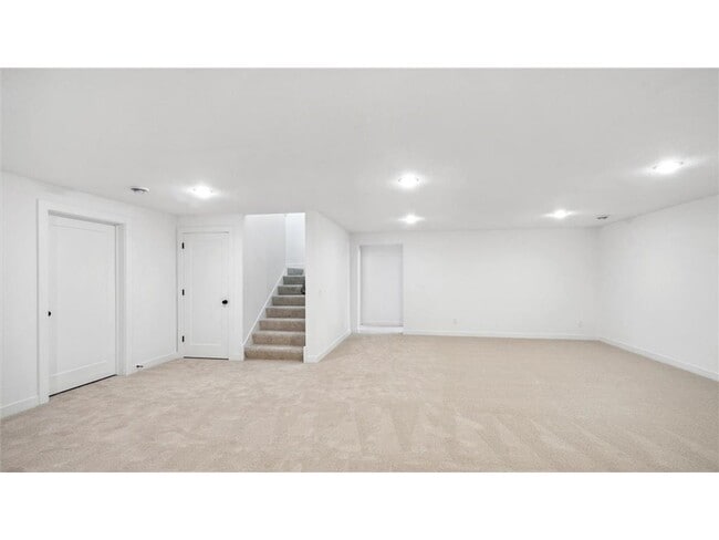 Building Photo - 2133 Westpointe Dr