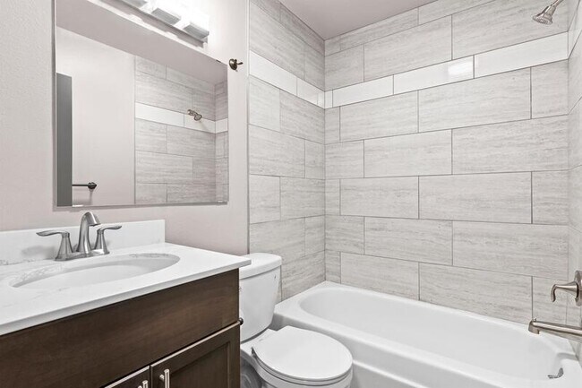 Building Photo - 612 S 18th St