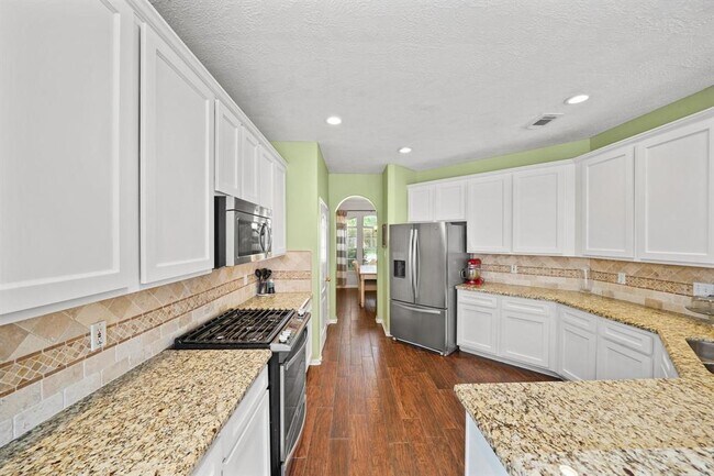 Building Photo - 10008 Dawn Brook Dr
