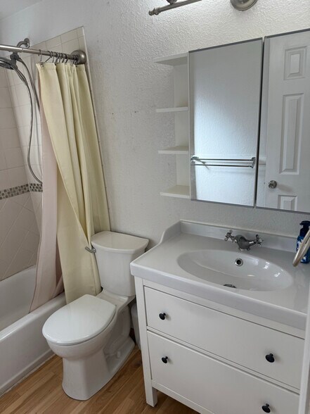 Building Photo - 6204 S Prince St