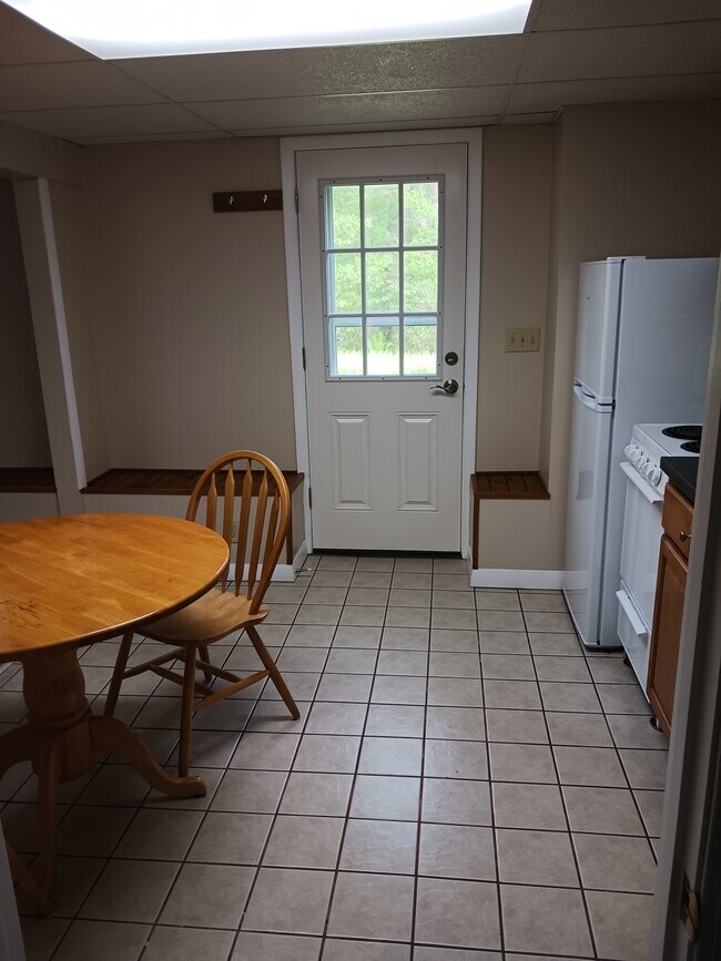 Building Photo - 150 Estelle Dr