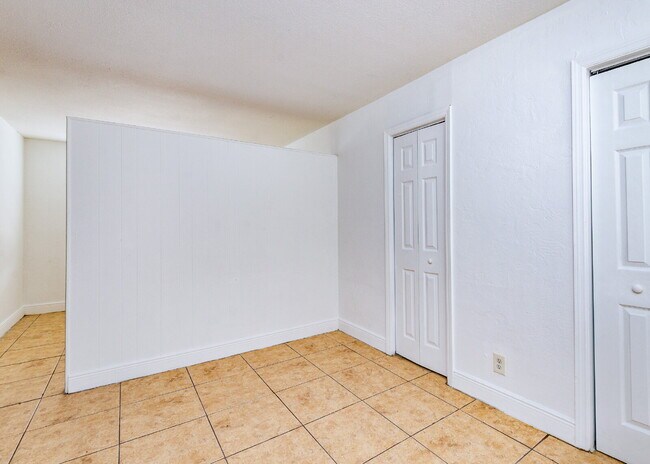 Building Photo - Charming 1-Bedroom Apartment in the Heart ...