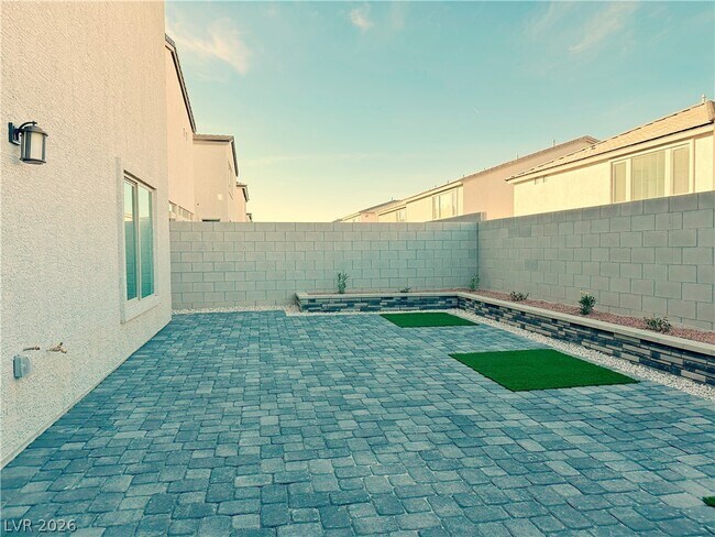 Building Photo - 696 Stone Hammer Ave