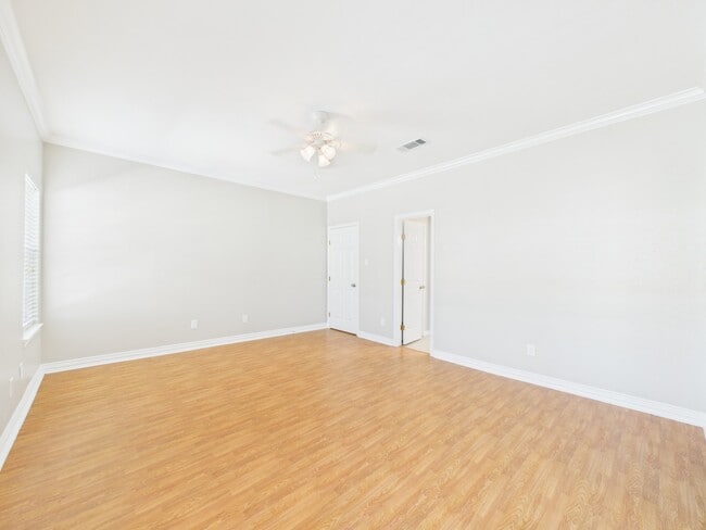 Building Photo - 4001 Tanglewilde St
