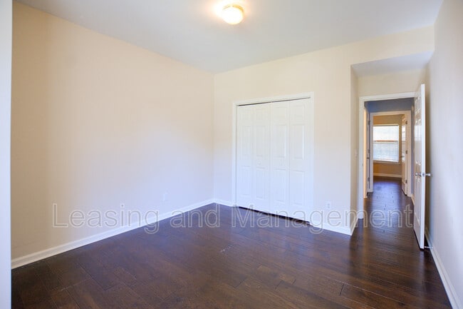 Building Photo - 606 Portico Park