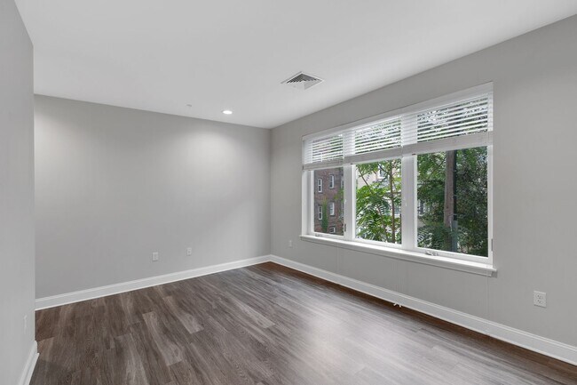 Building Photo - Stunning 1 Bedroom Luxury Apartment with T...