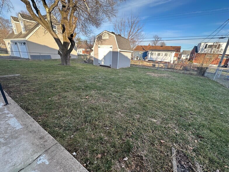 Backyard - 884 Kingston Dr