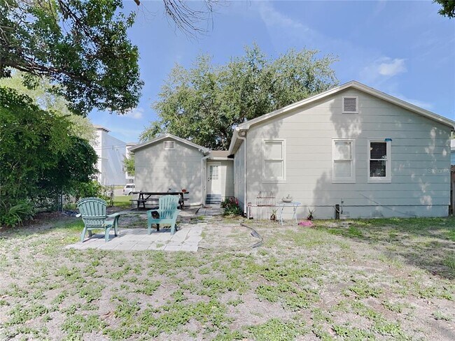 Building Photo - 303 S Audubon Ave