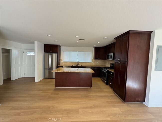 Building Photo - 1336 Calle Tulipan