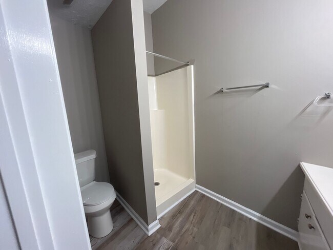 Building Photo - 2 bed 2 bath house