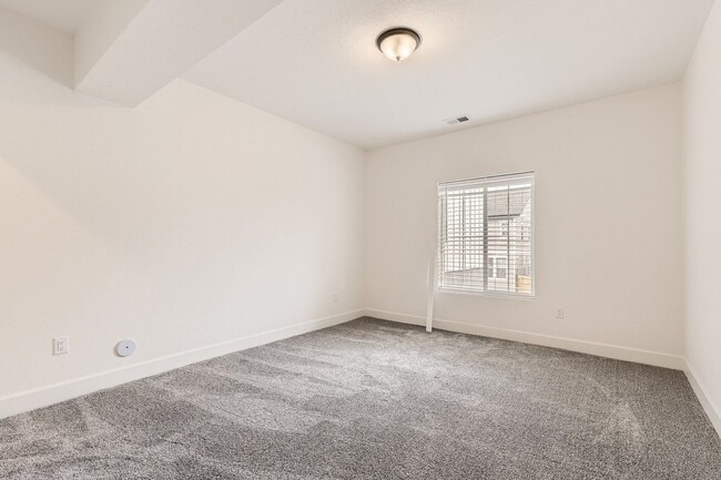 Building Photo - 181 Lullaby Ln