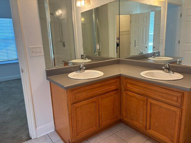 Building Photo - 3326 Golden Rain Dr