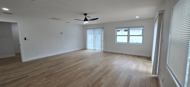 Building Photo - Completely remodeled 4 Bed 4 Bath home wit...