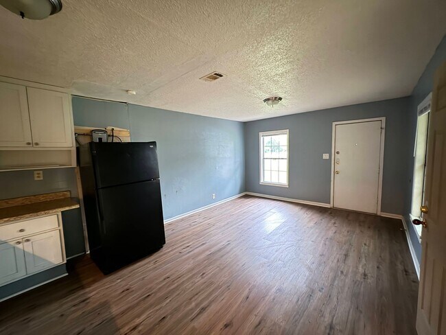 Building Photo - 1602-1604 N Park St