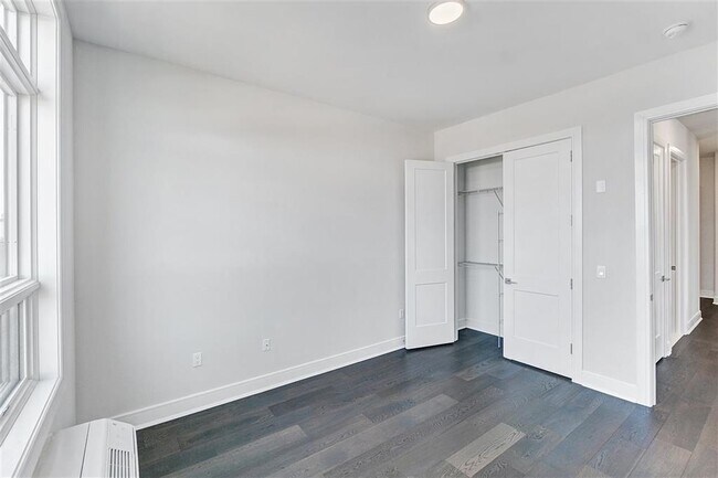 Building Photo - 119 Peter St