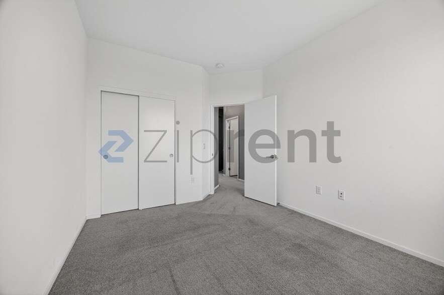 Building Photo - Unit 198