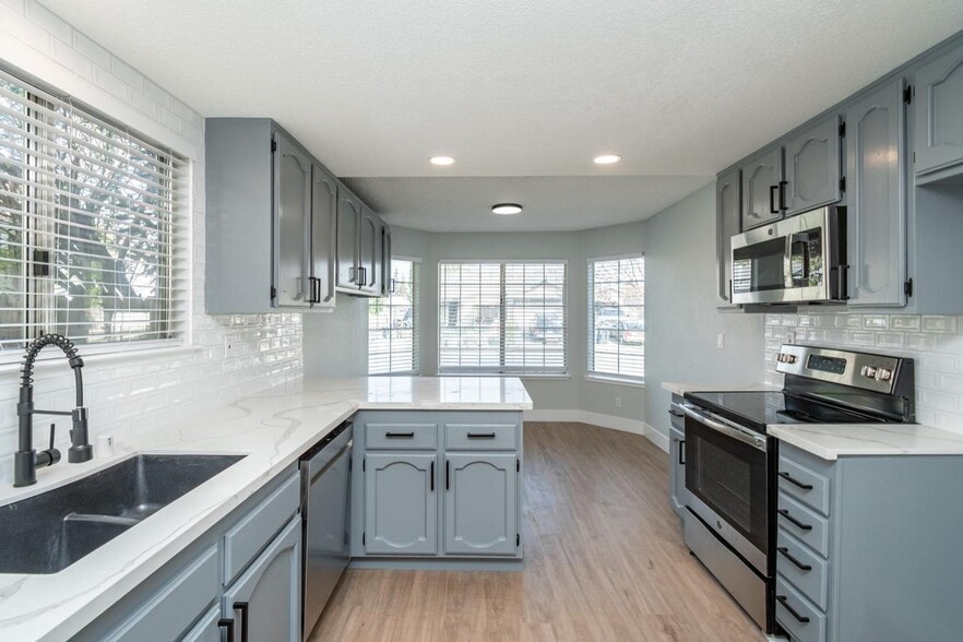 Building Photo - 4240 Ardwell Way