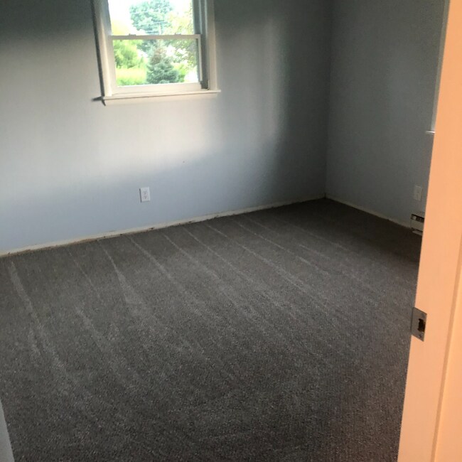 Building Photo - 364 Elm Dr